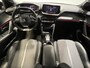 Peugeot 208 1.2 Turbo GT | Navigatie/Apple Carplay/Android Auto | LM Velgen 17" | Achteruitrijcamera en PDC Voor en Achter | Cruise Control | Voorstoelen Verwarmd | Airco |