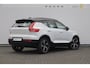 Volvo XC40 T5 262PK Automaat Recharge R-Design / BLIS / Stoel - en stuurwielverwarming / Leder met alcantara interieur / Parkeersensoren met 360 camera / Keyless entry / Elektrische stoelen met geheugen / Panoramadak / Harman kardon