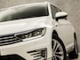 Volkswagen Passat Variant 1.4 TSI GTE Highline 218Pk Automaat (PANORAMADAK, NAVIGATIE, LEDER/ALCANTARA, STOELVERWARMING, SPORTSTOELEN, ADAPTIVE CRUISE, GETINT GLAS, KEYLESS, TREKHAAK, NIEUWE APK, NIEUWSTAAT)