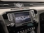 Volkswagen Passat Variant 1.4 TSI GTE Highline 218Pk Automaat (PANORAMADAK, NAVIGATIE, LEDER/ALCANTARA, STOELVERWARMING, SPORTSTOELEN, ADAPTIVE CRUISE, GETINT GLAS, KEYLESS, TREKHAAK, NIEUWE APK, NIEUWSTAAT)