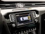 Volkswagen Passat Variant 1.4 TSI GTE Highline 218Pk Automaat (PANORAMADAK, NAVIGATIE, LEDER/ALCANTARA, STOELVERWARMING, SPORTSTOELEN, ADAPTIVE CRUISE, GETINT GLAS, KEYLESS, TREKHAAK, NIEUWE APK, NIEUWSTAAT)