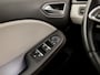 Renault Clio 1.6 E-Tech Hybrid 140 Initiale Paris 141Pk Automaat (VIRTUAL COCKPIT, APPLE CARPLAY, GROOT NAVI, LEDER, CLIMATE, STOELVERWARMING, SPORTSTOELEN, ADAPTIVE CRUISE, BOSE AUDIO, CAMERA, KEYLESS, NIEUWSTAAT)