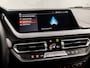BMW 2-serie Gran Coupé 218i Sport Automaat (APPLE CARPLAY, M STUUR, GROOT NAVI, LEDER, SFEERVERLICHTING, SPORTSTOELEN, DAB+, CRUISE, LED KOPLAMPEN, NIEUWSTAAT)