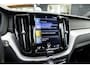 Volvo XC60 2.0 T5 AWD R-Design Panoramadak I Luchtvering I Stuur & stoelverwarming I Bowers & Wilkins I Trekhaak I NL Auto I NAP