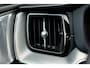 Volvo XC60 2.0 T5 AWD R-Design Panoramadak I Luchtvering I Stuur & stoelverwarming I Bowers & Wilkins I Trekhaak I NL Auto I NAP