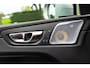Volvo XC60 2.0 T5 AWD R-Design Panoramadak I Luchtvering I Stuur & stoelverwarming I Bowers & Wilkins I Trekhaak I NL Auto I NAP