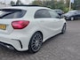 Mercedes-Benz A-klasse 180 122pk AMG Sport Edition | Origineel NL | Navi | Cruise | Led Koplampen | Panorama Schuifdak | Leder+Alcantara | Bluetooth Carkit+Streaming | Licht+Regensensor | Privacy Glass | 18''lm