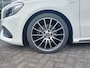 Mercedes-Benz A-klasse 180 122pk AMG Sport Edition | Origineel NL | Navi | Cruise | Led Koplampen | Panorama Schuifdak | Leder+Alcantara | Bluetooth Carkit+Streaming | Licht+Regensensor | Privacy Glass | 18''lm