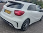 Mercedes-Benz A-klasse 180 122pk AMG Sport Edition | Origineel NL | Navi | Cruise | Led Koplampen | Panorama Schuifdak | Leder+Alcantara | Bluetooth Carkit+Streaming | Licht+Regensensor | Privacy Glass | 18''lm