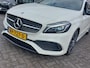 Mercedes-Benz A-klasse 180 122pk AMG Sport Edition | Origineel NL | Navi | Cruise | Led Koplampen | Panorama Schuifdak | Leder+Alcantara | Bluetooth Carkit+Streaming | Licht+Regensensor | Privacy Glass | 18''lm
