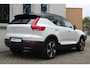 Volvo XC40 Single Motor Extended Range Plus 82 kWh Semi elektrische trekhaak | Verwarmbare voorstoelen +stuurwiel | Apple carplay/Android auto | Adaptieve cruise control | Blind Spot | Achteruitrij camera | All-Season banden