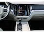 Volvo V60 T5 Automaat Momentum | Verw. Voorstoelen | PDC V+A | El. Trekhaak | AppleCarplay | 19" LMV