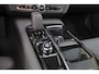 Volvo V90 T6 Recharge AWD Plus Dark - LONG RANGE - IntelliSafe Assist & Surround - 360º Camera - Harman/Kardon audio - Adaptieve LED koplampen - Verwarmde voorstoelen, stuur & achterbank - Parkeersensoren voor & achter - Elektr. bedienb. voorstoelen met geheugen - Extra getint glas - Elektr. inklapbare trekhaak - 19' LMV