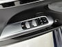 Mercedes-Benz C-klasse 180 AMG Line Multispaaks lichtmetalen velgen 19 inch. Navigatie | parking support met camera achter | Inclusief 24 maanden MB Certified garantie voor Europa.