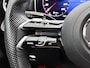 Mercedes-Benz C-klasse 180 AMG Line Multispaaks lichtmetalen velgen 19 inch. Navigatie | parking support met camera achter | Inclusief 24 maanden MB Certified garantie voor Europa.