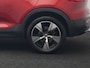Volvo XC40 T4 Recharge R-Design Plug In Hybrid 211pk Dealer O.H PHEV | Trekhaak Af Fabriek | Panodak | Adaptive Cruise | Camera | Harman & Kardon | Alcantara Sportstoelen Vewarmd | Pilot Assist | Apple Carplay | Spotify | Stuurverwarming | Navigatie |