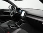 Volvo XC40 T4 Recharge R-Design Plug In Hybrid 211pk Dealer O.H PHEV | Trekhaak Af Fabriek | Panodak | Adaptive Cruise | Camera | Harman & Kardon | Alcantara Sportstoelen Vewarmd | Pilot Assist | Apple Carplay | Spotify | Stuurverwarming | Navigatie |