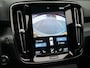Volvo XC40 T4 Recharge R-Design Plug In Hybrid 211pk Dealer O.H PHEV | Trekhaak Af Fabriek | Panodak | Adaptive Cruise | Camera | Harman & Kardon | Alcantara Sportstoelen Vewarmd | Pilot Assist | Apple Carplay | Spotify | Stuurverwarming | Navigatie |