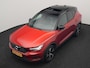 Volvo XC40 T4 Recharge R-Design Plug In Hybrid 211pk Dealer O.H PHEV | Trekhaak Af Fabriek | Panodak | Adaptive Cruise | Camera | Harman & Kardon | Alcantara Sportstoelen Vewarmd | Pilot Assist | Apple Carplay | Spotify | Stuurverwarming | Navigatie |