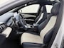 BYD Atto 3 60kWh Design SOH 98% Pano-dak Leer+Elektr.Verst. Warmtepomp Adaptieve Cruise 360°Camera Apple Carplay Android Auto Elektr.Achterklep Design Verkeersbord detectie WiFi DAB Led Rijstrooksensor Keyless Smartphone Entry Fabrieksgarantie tot 20-12-2028/150.000km Garantie op de LFP Accu tot 12-12-2030/200.000km €44.000,- Nieuw!