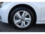 Volkswagen Golf 1.5 TSI 110pk Life | Apple Carplay/Android Auto | Adaptieve Cruise | Parkeersensoren Voor + Achter