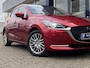 Mazda 2 1.5 Skyactiv-G Signature / NL-Auto / Adaptieve Cruise-Control met Stop & Go / Climate-Control / Head-Up-Display / Stoelverwarming / Stuurverwarming / Dodehoek-Detectie / Apple-Carplay & Android-Auto / Keyless / LED / DAB Radio-Bluetooth / Navi / 360°-Camera / 16'' LMV / All-Season / ENZ.