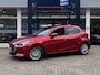 Mazda 2 1.5 Skyactiv-G Signature / NL-Auto / Adaptieve Cruise-Control met Stop & Go / Climate-Control / Head-Up-Display / Stoelverwarming / Stuurverwarming / Dodehoek-Detectie / Apple-Carplay & Android-Auto / Keyless / LED / DAB Radio-Bluetooth / Navi / 360°-Camera / 16'' LMV / All-Season / ENZ.