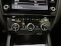 Skoda Octavia Combi 1.0 TSI Greentech Business Edition Leder-Stof Stoelverwarming Navigatie App-Connect
