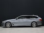 BMW 5-Serie Touring 530i High Executive M-Sport [TREKHAAK INKLAPBAAR, SCHUIFKANTELDAK, MEMORY SEATS, HARMAN/KARDON, APPLE CARPLAY, ADAPTIVE LED, 360 CAMERA, HEAD-UP, ADAPTIVE CRUISE, VOL LEDER, STOELVERWARMING, CLIMATE, NIEUWSTAAT]