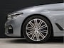 BMW 5-Serie Touring 530i High Executive M-Sport [TREKHAAK INKLAPBAAR, SCHUIFKANTELDAK, MEMORY SEATS, HARMAN/KARDON, APPLE CARPLAY, ADAPTIVE LED, 360 CAMERA, HEAD-UP, ADAPTIVE CRUISE, VOL LEDER, STOELVERWARMING, CLIMATE, NIEUWSTAAT]