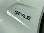Peugeot 208 Style 75pk | Navigatie | Parkeersensoren Achter | Achteruitrijcamera | Airco | Lichtmetalen Velgen 16" | DAB ontvanger | Apple Carplay/Android Auto |