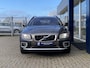 Volvo XC70 3.2 Summum / 6 Cilinder / AWD / Automaat / Vol-Leder / NL-Auto / Stoelen met Geheugen / Stoelverwarming / Cruise-Control / Climate-Control / Adaptieve LED-Koplampen / Houtafwerking-Interieur / Elektr.-Achterklep / Radio / Armsteun-V+A / PDC V+A / 18'' LMV / All-Season / ENZ.