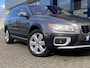 Volvo XC70 3.2 Summum / 6 Cilinder / AWD / Automaat / Vol-Leder / NL-Auto / Stoelen met Geheugen / Stoelverwarming / Cruise-Control / Climate-Control / Adaptieve LED-Koplampen / Houtafwerking-Interieur / Elektr.-Achterklep / Radio / Armsteun-V+A / PDC V+A / 18'' LMV / All-Season / ENZ.