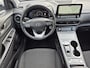 Hyundai Kona Electric EV Comfort 64 kWh Automaat / 3-Fase Laden / Navigatie / Apple Carplay Android Auto / Adaptief cruise control / Krell Audio systeem / Achteruitrijcamera / Stuur- en Stoelverwarming / Warmtepomp /