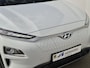 Hyundai Kona Electric EV Comfort 64 kWh Automaat / 3-Fase Laden / Navigatie / Apple Carplay Android Auto / Adaptief cruise control / Krell Audio systeem / Achteruitrijcamera / Stuur- en Stoelverwarming / Warmtepomp /