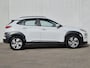 Hyundai Kona Electric EV Comfort 64 kWh Automaat / 3-Fase Laden / Navigatie / Apple Carplay Android Auto / Adaptief cruise control / Krell Audio systeem / Achteruitrijcamera / Stuur- en Stoelverwarming / Warmtepomp /