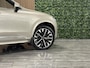 Volvo XC90 T8 AWD Recharge Ultra Bright | Bowers & Wilkins | 360° Camera | Head-Up Display | 455pk | Schuifdak | 21 Inch | Adaptieve Cruise Control | Stoelverwarming voor+achter | Stuurwielverwarming | Full LED Matrix koplampen | Pilot Assist | BLIS Dode Hoek Detect