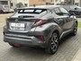 Toyota C-HR 1.8 Hybrid Bi-Tone Plus | Leer, Stoel + Stuurverwarming, Navigatie, Dodehoekherkenning, Parkeersensoren