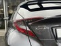 Toyota C-HR 1.8 Hybrid Bi-Tone Plus | Leer, Stoel + Stuurverwarming, Navigatie, Dodehoekherkenning, Parkeersensoren