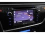 Toyota Auris 1.8 Hybrid Lease Pro | Origineel NL | Panoramadak | Navigatie | Stoelverwarming | Keyless | Parkeersensoren voor/achter | Clima | Cruise Control | 17 inch | Bi-xenon