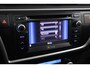 Toyota Auris 1.8 Hybrid Lease Pro | Origineel NL | Panoramadak | Navigatie | Stoelverwarming | Keyless | Parkeersensoren voor/achter | Clima | Cruise Control | 17 inch | Bi-xenon