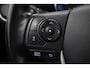 Toyota Auris 1.8 Hybrid Lease Pro | Origineel NL | Panoramadak | Navigatie | Stoelverwarming | Keyless | Parkeersensoren voor/achter | Clima | Cruise Control | 17 inch | Bi-xenon