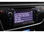 Toyota Auris 1.8 Hybrid Lease Pro | Origineel NL | Panoramadak | Navigatie | Stoelverwarming | Keyless | Parkeersensoren voor/achter | Clima | Cruise Control | 17 inch | Bi-xenon