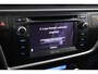 Toyota Auris 1.8 Hybrid Lease Pro | Origineel NL | Panoramadak | Navigatie | Stoelverwarming | Keyless | Parkeersensoren voor/achter | Clima | Cruise Control | 17 inch | Bi-xenon