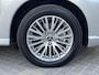Mitsubishi Outlander 2.4 PHEV Instyle / Trekhaak (Trekgewicht 1.500kg) / Elektrisch Glazen Schuif- en Kanteldak / Navigatie via Apple Carplay & Android Auto / Stuur- en Stoelverwarming / Rondomzicht camera / Keyless Entry & Start / Adaptieve Cruise Control / Climate Control / Elektrische Achterklep