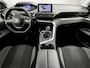 Peugeot 3008 1.2 PureTech Sport (APPLE CARPLAY, GROOT NAVI, LANE ASSIST, GETINT GLAS, SPORTSTOELEN, PARKEERSENSOREN, TREKHAAK, LM VELGEN, NIEUWE APK, NIEUWSTAAT)
