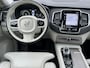 Volvo XC90 2.0 T8 392 pk Recharge AWD Inscription 7-P Panoramadak Trekhaak Luchtvering 360 Camera Harman Kardon Pilot Assist Stuur + Stoelverwarming + Koeling Nappa Leer Head Up 20 Inch + All Season Plug in Hybride NL Auto Vol Opties