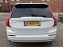 Volvo XC90 2.0 T8 392 pk Recharge AWD Inscription 7-P Panoramadak Trekhaak Luchtvering 360 Camera Harman Kardon Pilot Assist Stuur + Stoelverwarming + Koeling Nappa Leer Head Up 20 Inch + All Season Plug in Hybride NL Auto Vol Opties