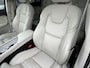 Volvo XC90 2.0 T8 392 pk Recharge AWD Inscription 7-P Panoramadak Trekhaak Luchtvering 360 Camera Harman Kardon Pilot Assist Stuur + Stoelverwarming + Koeling Nappa Leer Head Up 20 Inch + All Season Plug in Hybride NL Auto Vol Opties