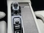 Volvo XC90 2.0 T8 392 pk Recharge AWD Inscription 7-P Panoramadak Trekhaak Luchtvering 360 Camera Harman Kardon Pilot Assist Stuur + Stoelverwarming + Koeling Nappa Leer Head Up 20 Inch + All Season Plug in Hybride NL Auto Vol Opties
